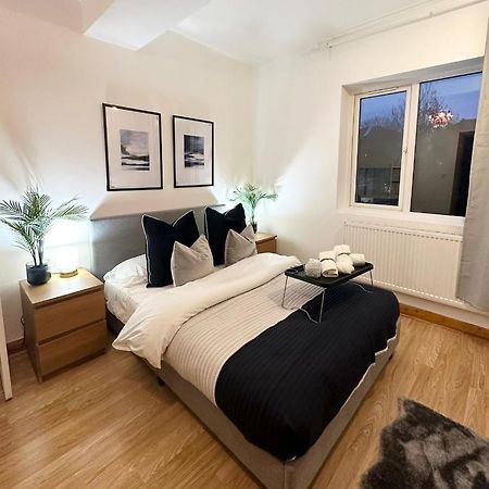 Retreat To A Stylish Ensuite In London Exterior foto