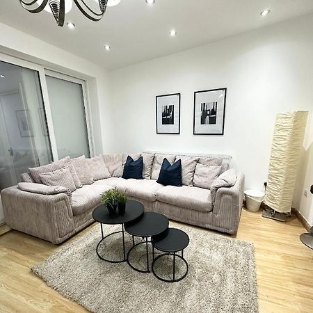 Retreat To A Stylish Ensuite In London Exterior foto