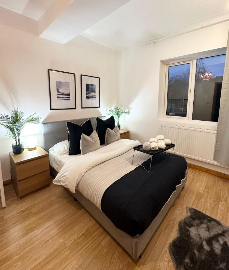 Retreat To A Stylish Ensuite In London Exterior foto