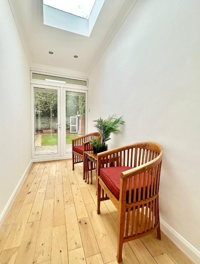 Retreat To A Stylish Ensuite In London Exterior foto