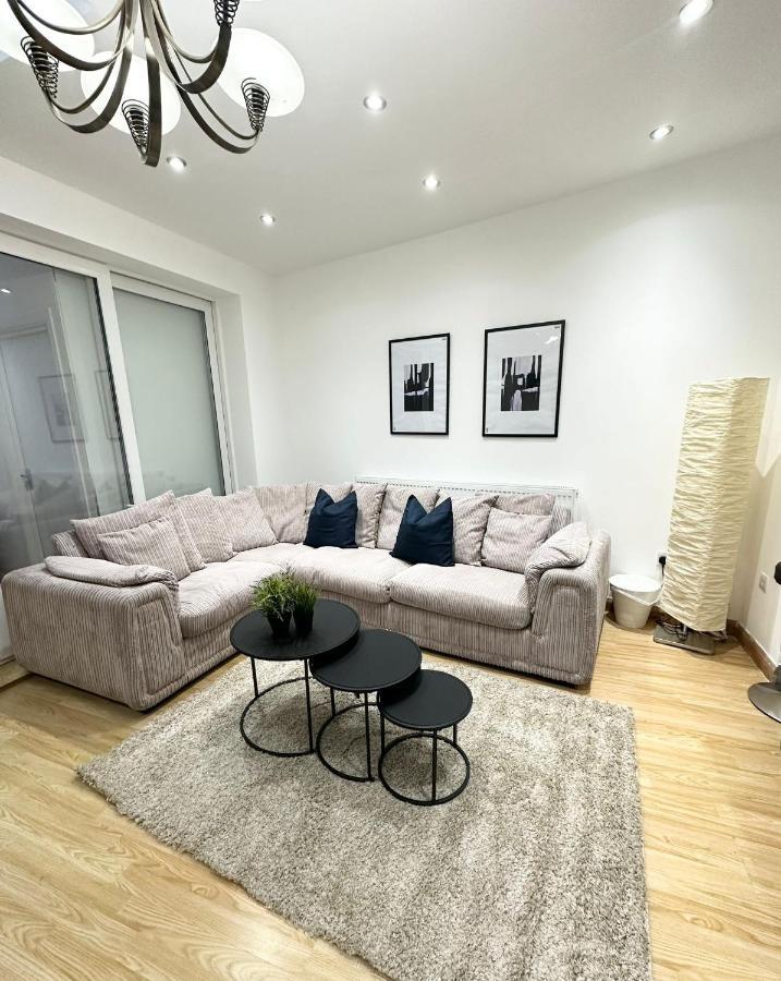 Retreat To A Stylish Ensuite In London Exterior foto